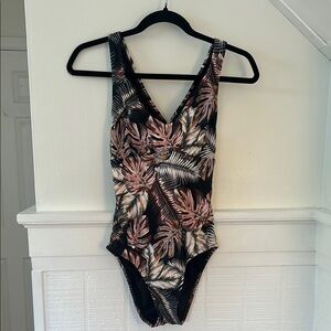 Hurley Boho Leaf Print One Piece Swim Suit size XS NWOT